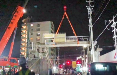 乾式工法のため切断水が道路上に流れ出ることなく切断完了の画像