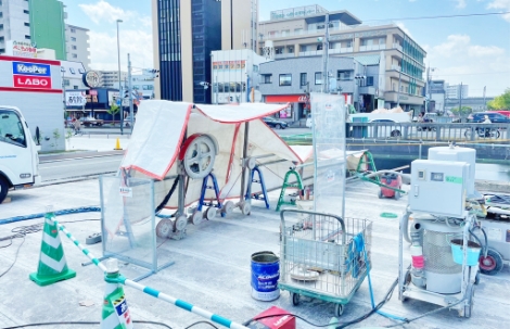 乾式ワイヤーソーでの切断作業の画像