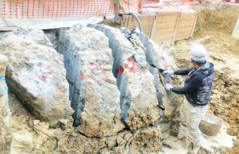 地中障害 石の小割撤去の画像2