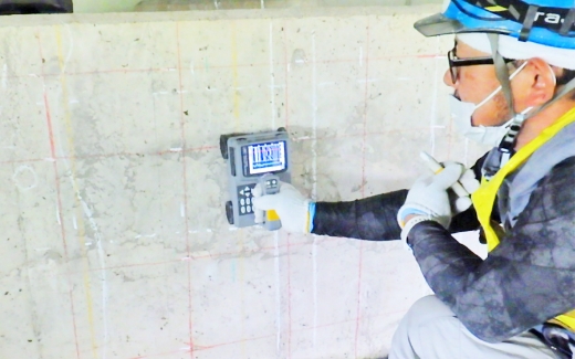 コンクリート内部調査の様子