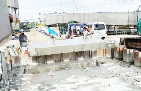 ピットの吊り出しの画像