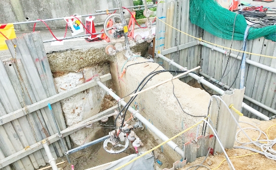 地中基礎切断撤去工事の画像