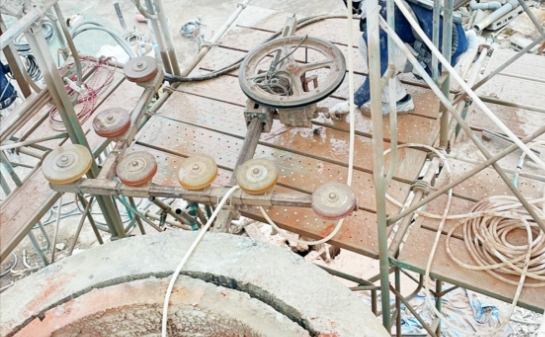 煙突切断撤去工事の画像