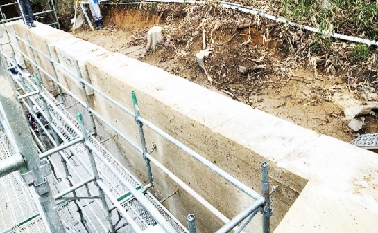 トンネル補修工事に伴う切断撤去の画像